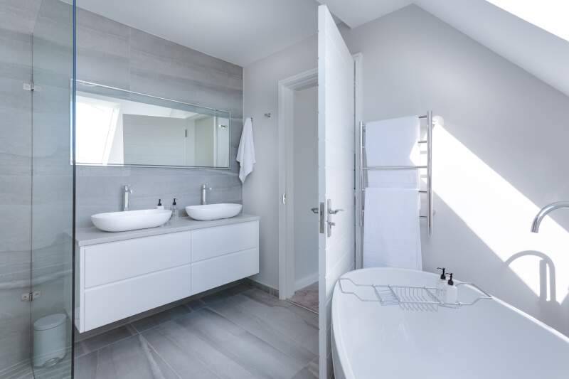 découvrez notre assurance décennale pour plombiers, garantissant une protection complète contre les éventuels défauts de construction pendant dix ans. assurez votre tranquillité d'esprit et celle de vos clients grâce à notre couverture fiable et adaptée aux professionnels de la plomberie.