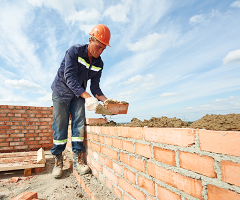 découvrez l'assurance décennale spécialement conçue pour les maçons. protégez vos travaux de construction contre les malfaçons et les dommages pendant 10 ans. obtenez des conseils experts et un devis adapté à vos besoins.