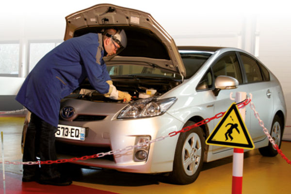 découvrez comment obtenir votre habilitation électrique en tant qu'auto-entrepreneur. suivez nos conseils pratiques pour assurer votre conformité aux normes en vigueur et sécurisez votre activité professionnelle dans le domaine de l'électricité.