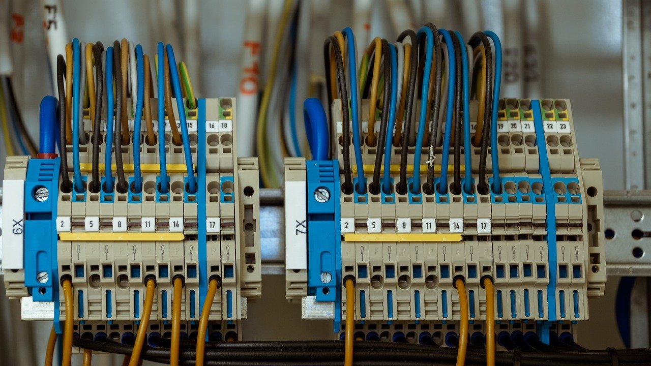 découvrez comment devenir auto-entrepreneur dans le domaine de l'habilitation électrique. informez-vous sur les exigences légales, la formation nécessaire et les conseils pratiques pour lancer votre activité en toute sécurité et conformité.